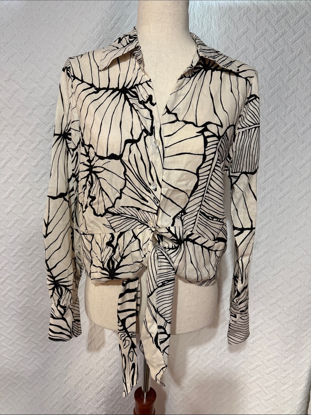 Rachel Zoe Cream Button-Front Botanical Tie Shirt with Black Print